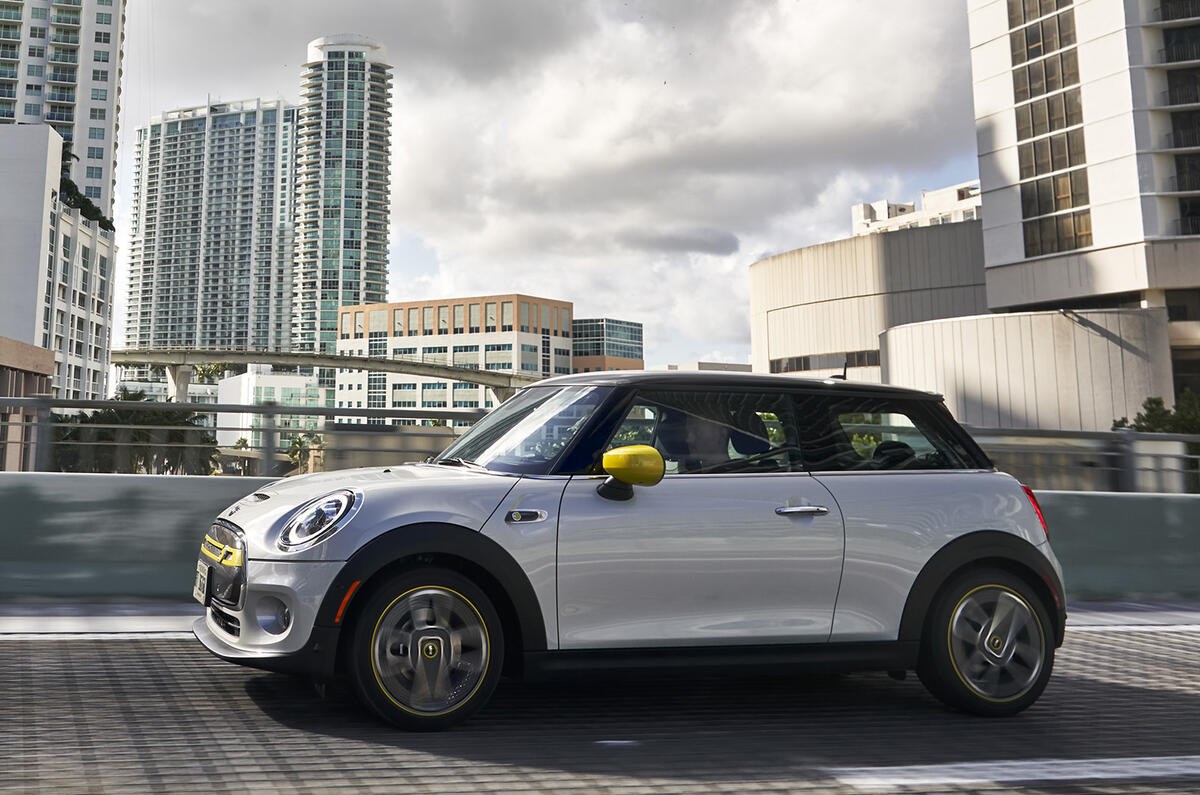 Mini Electric 2020 road test review - on the road side Mini Electric 2020 road test review - on the road side