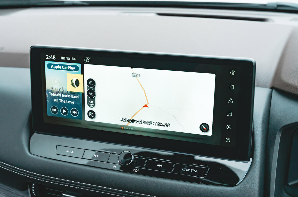 14 Nissan X Trail RT 2023 infotainment