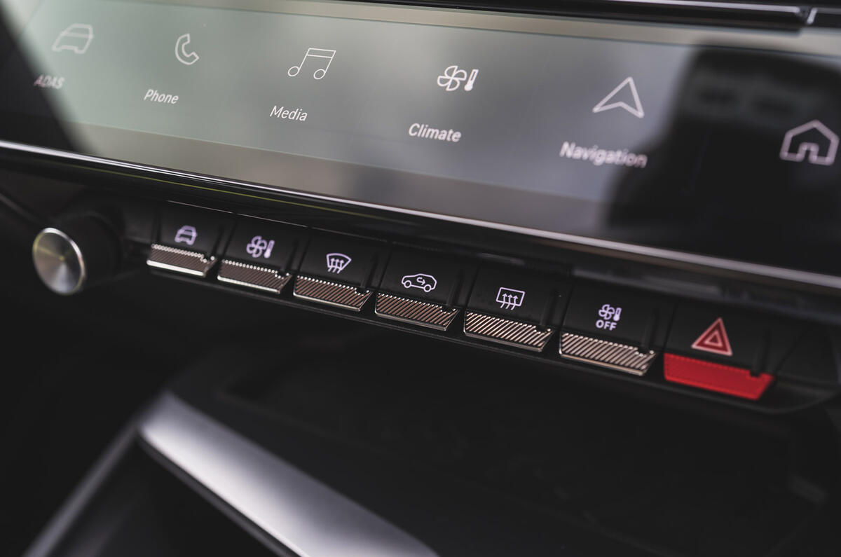 14 Peugeot 308 RT 2022 shortcut buttons
