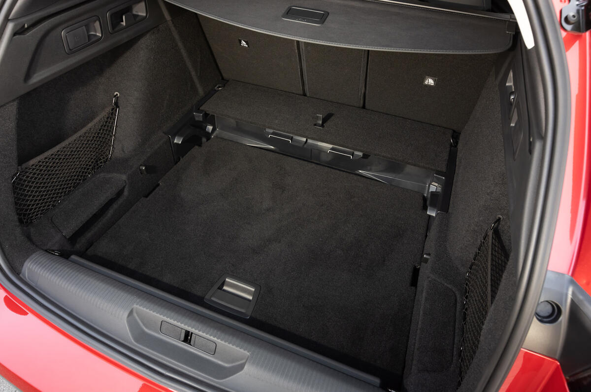 14 Peugeot 308 SW 2021 first drive boot floor 14 Peugeot 308 SW 2021 first drive boot floor