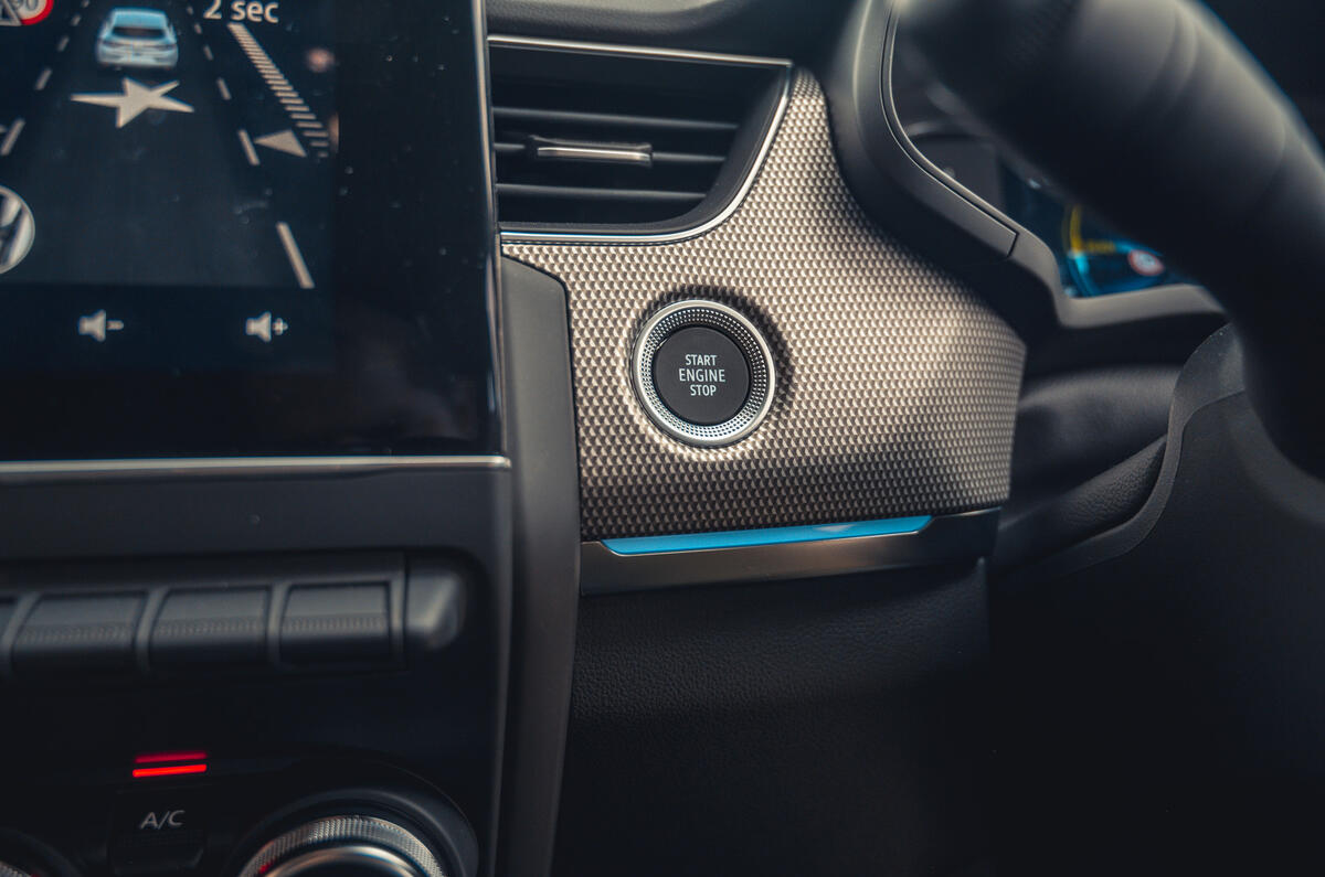 14 Renault Arkana 2021 road test review start button 14 Renault Arkana 2021 road test review start button