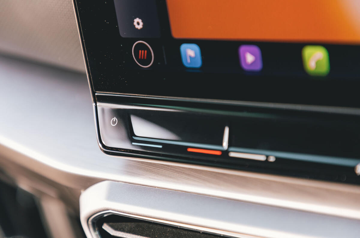 Seat Leon eHybrid 2020 road test review - climate controls