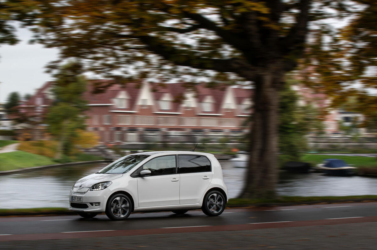 SKoda Citigo-e IV 2020 road test review - on the road side SKoda Citigo-e IV 2020 road test review - on the road side