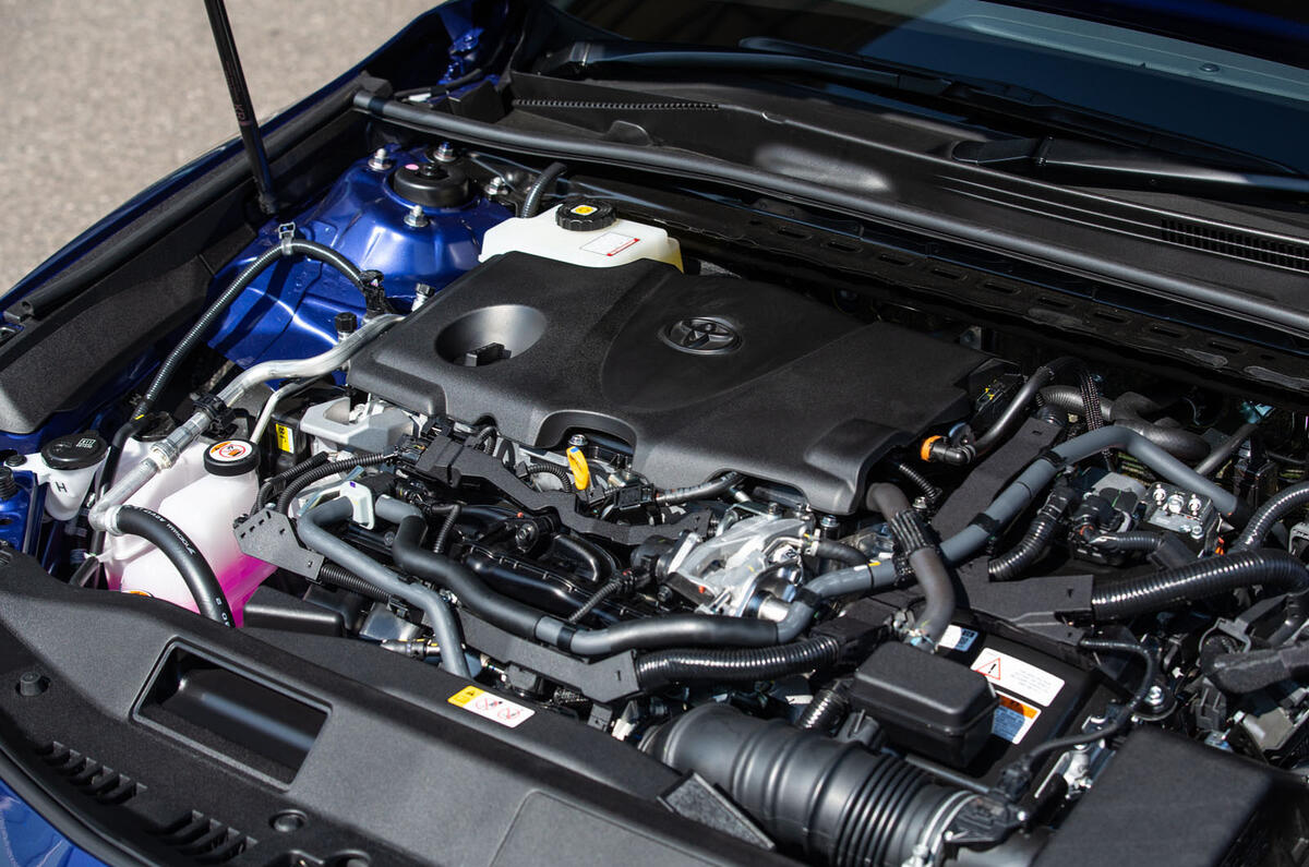 Toyota Camry 2019 review - engine
