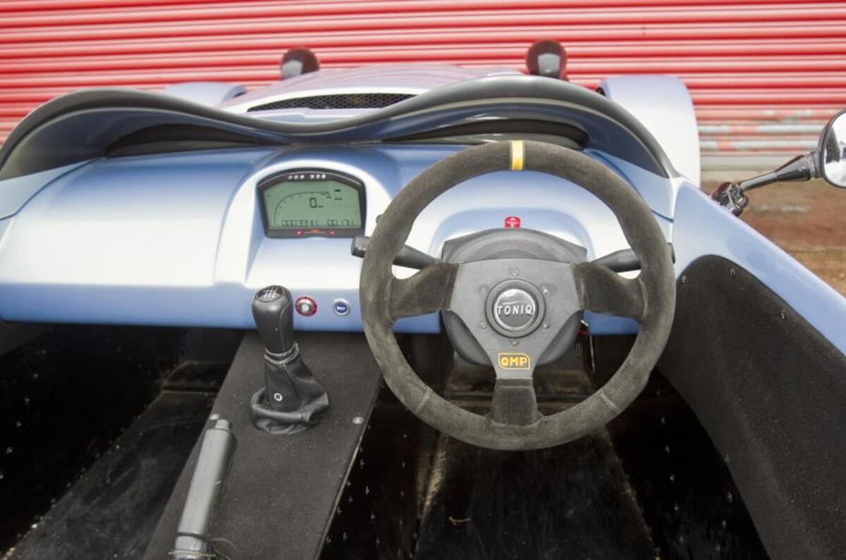 Toniq CB200 dashboard