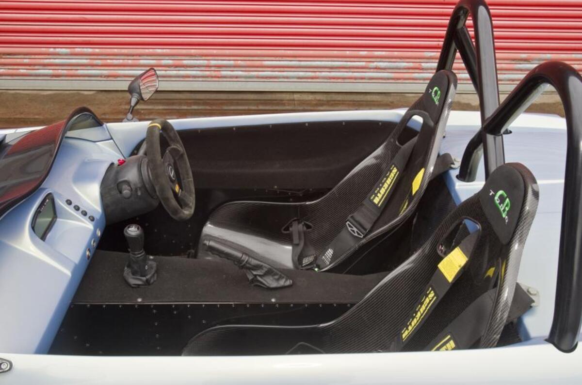 Toniq CB200 interior