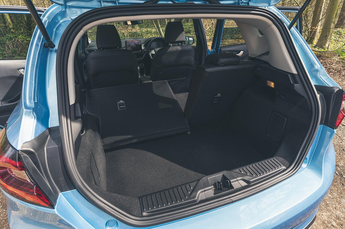 14 Ford Fiesta Active boot 14 Ford Fiesta Active boot
