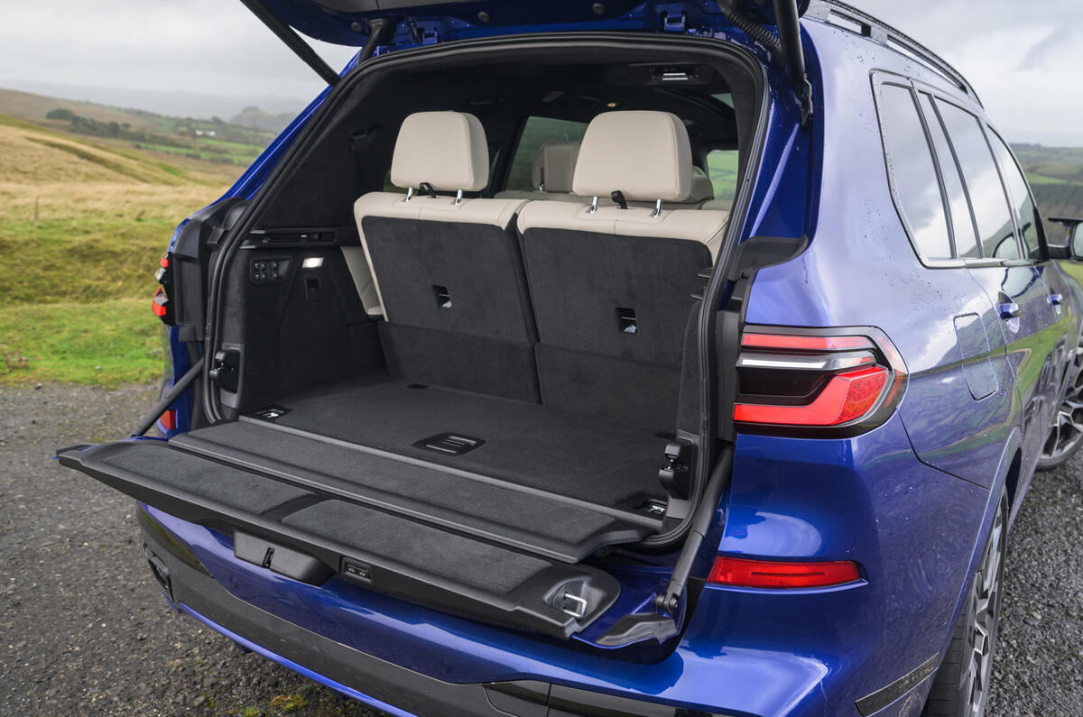 14a BMW X7 M60i RT 2023 boot split tailgate 14a BMW X7 M60i RT 2023 boot split tailgate