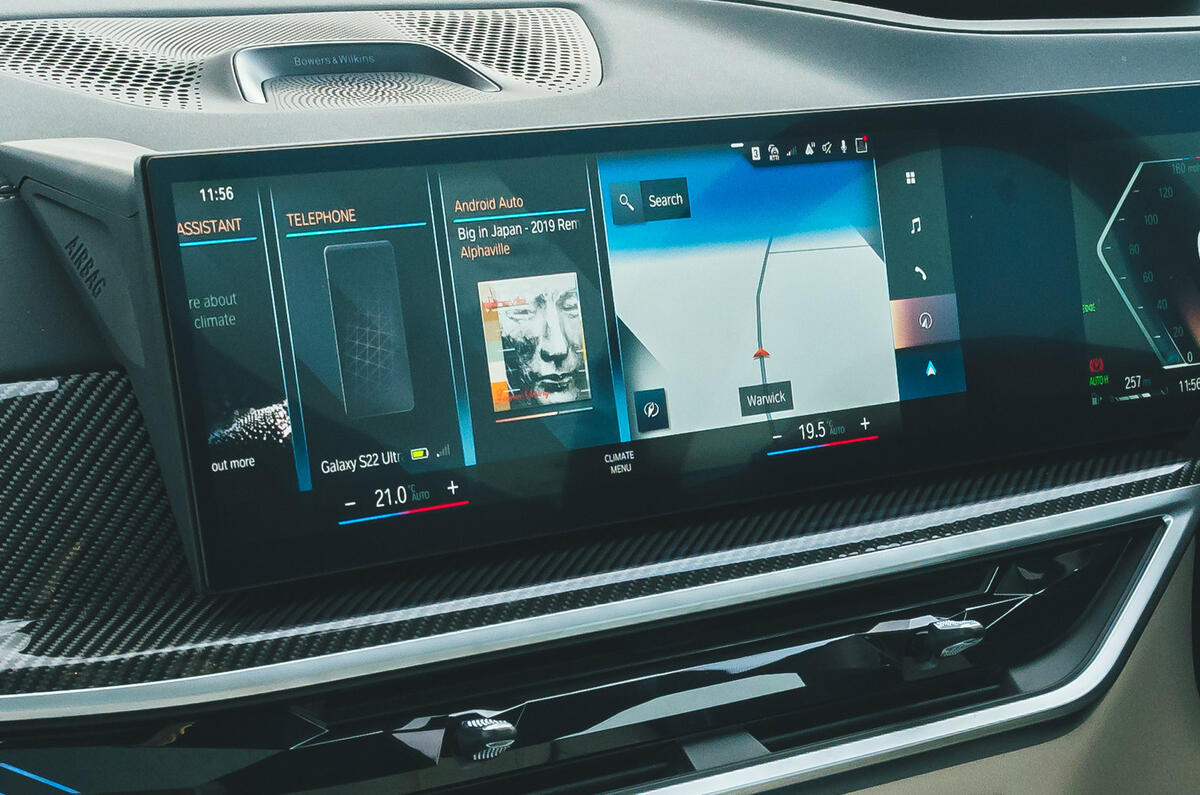 14b BMW X7 M60i RT 2023 infotainment 14b BMW X7 M60i RT 2023 infotainment