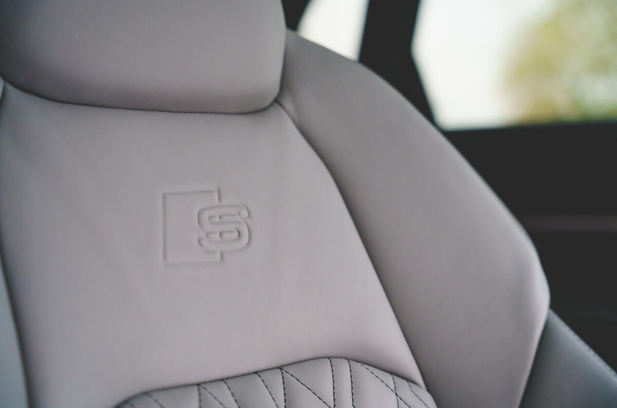 15 Audi E Tron S 2021 RT front seats