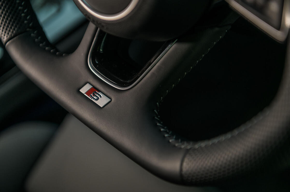 Audi S4 TDI 2019 road test review - steering wheel details