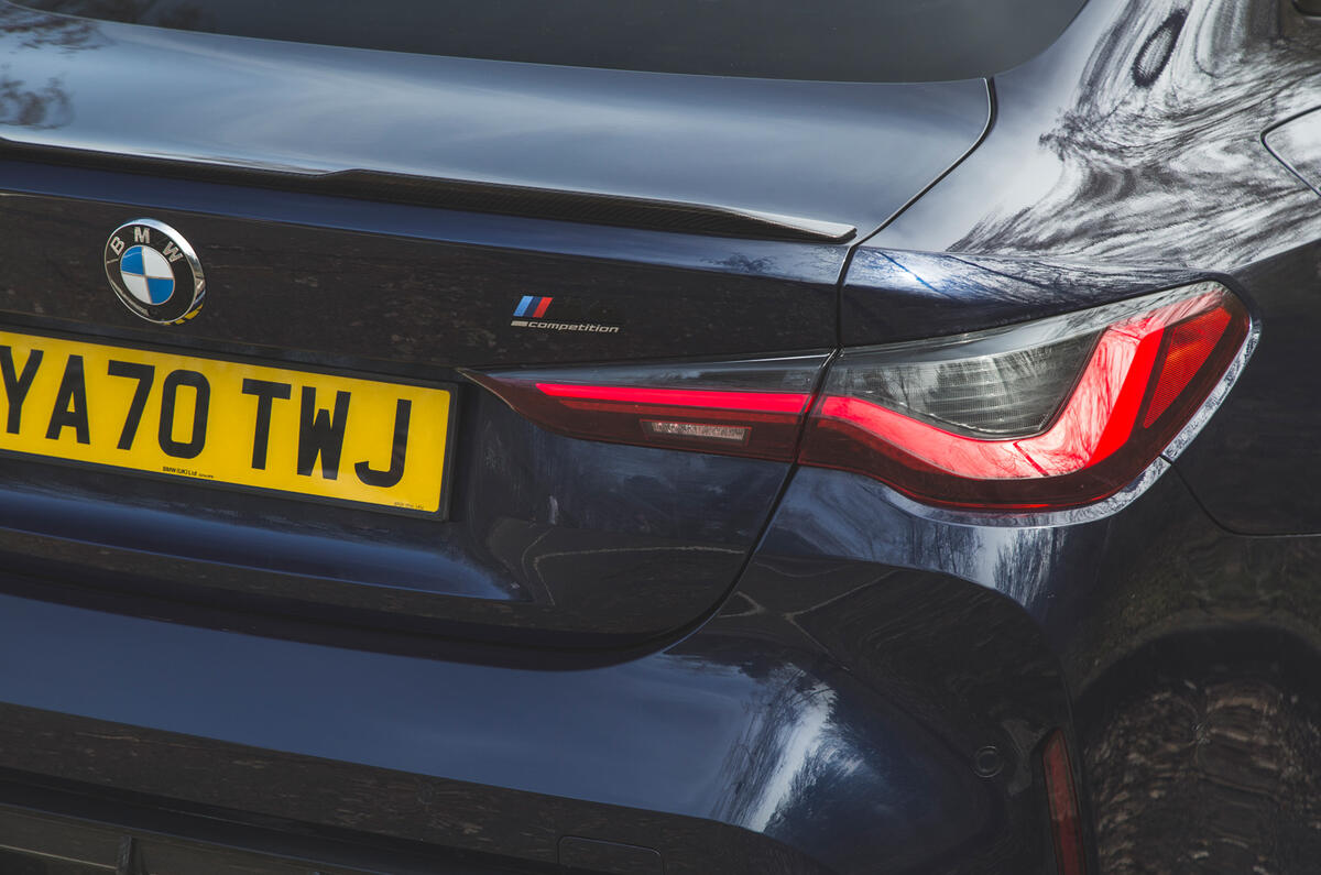 15 BMW M4 Competition 2021 RT rear lights