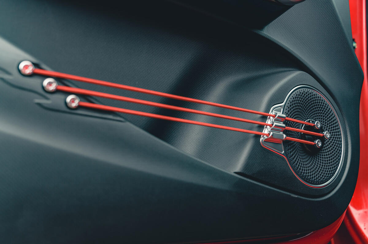 15 BYD Atto 3 RT 2023 banjo strings