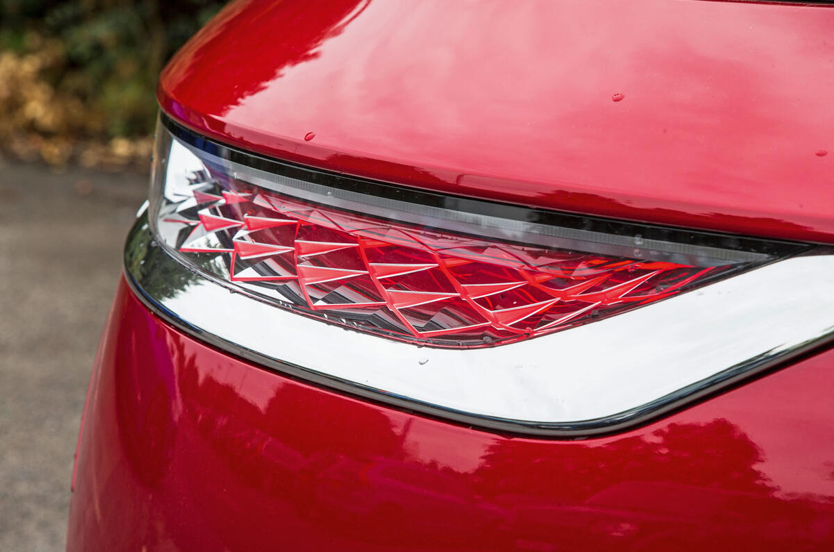 DS 7 Crossback 2018 road test review rear lights