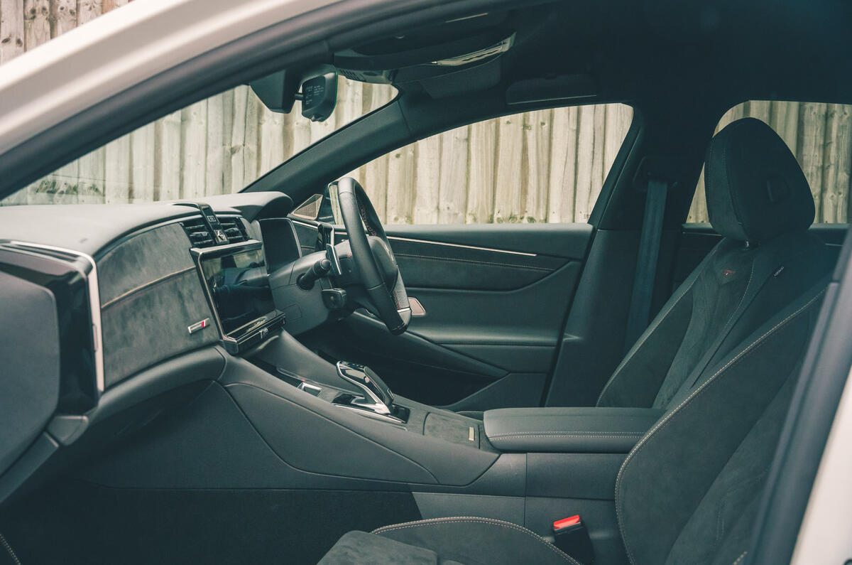 15 DS 9 2022 road test review cabin