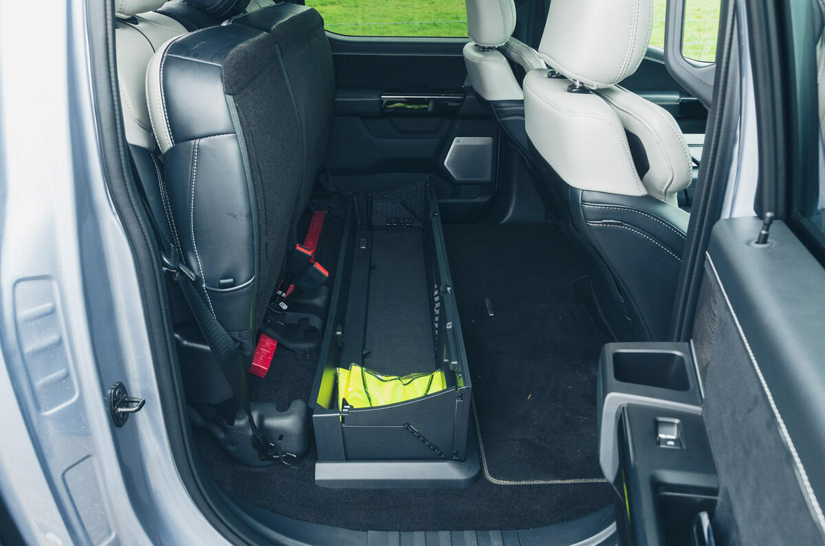 15 Ford F150 Lightning RT 2023 folding bench