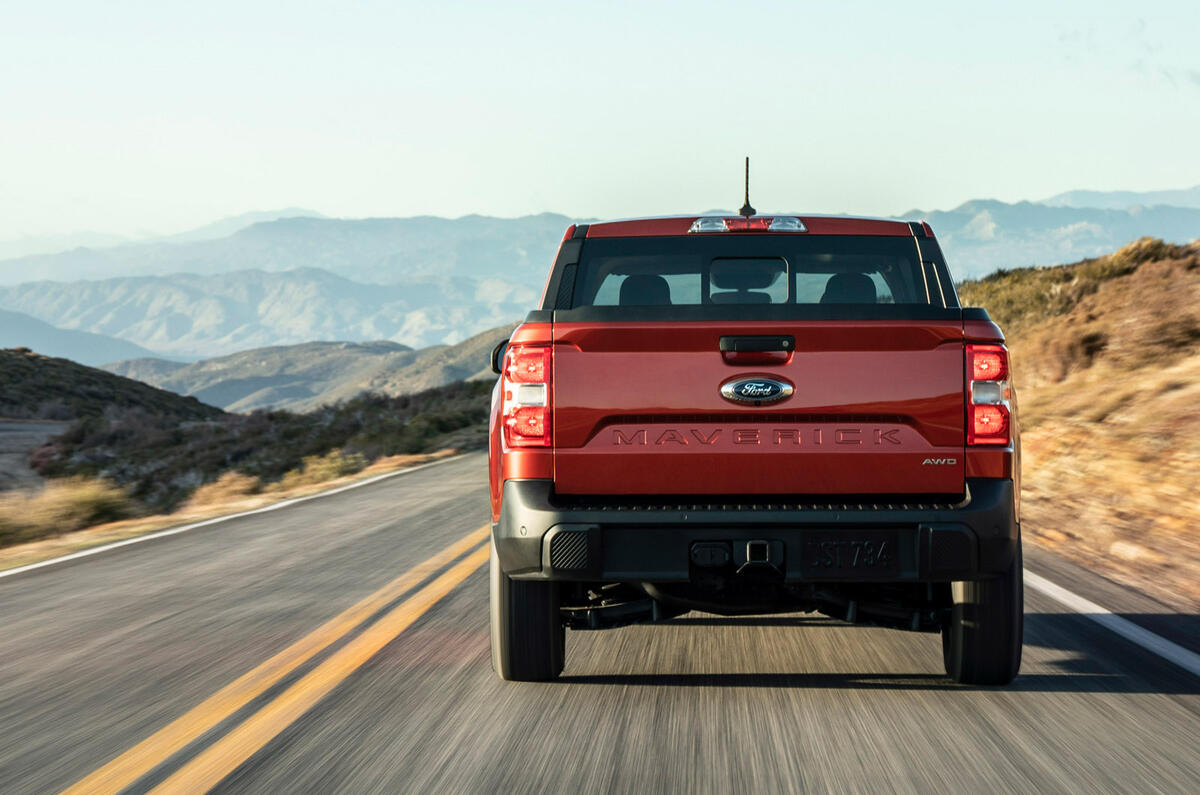 15 Ford Maverick 2L EcoBoost 2022 review tracking rear end 15 Ford Maverick 2L EcoBoost 2022 review tracking rear end