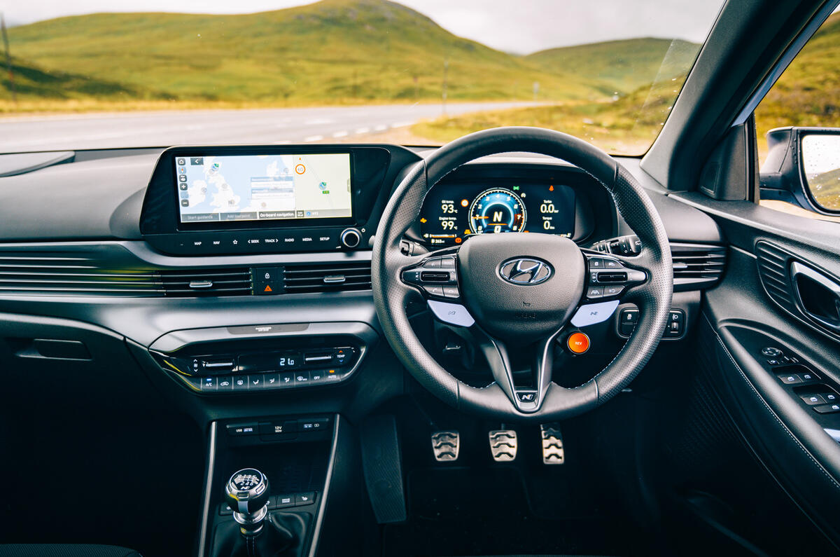 15 Hyundai i20 N 2021 RT dashboard