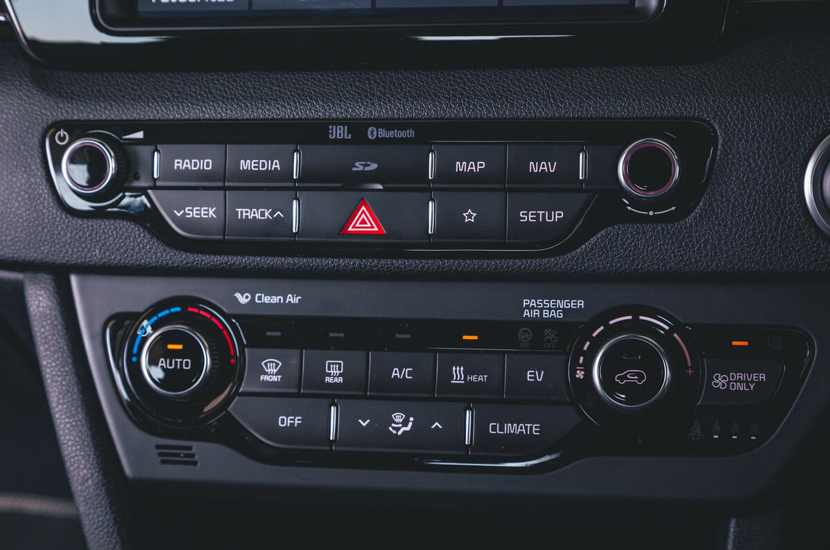 Kia e-Niro 2019 road test review - climate controls