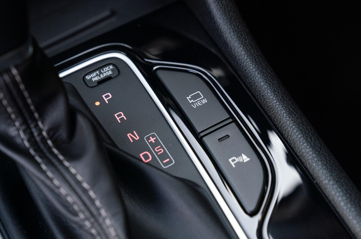 15 Kia Niro 2021 road test review gearstick