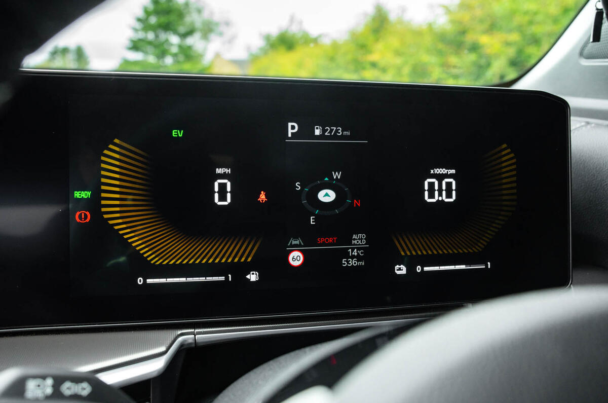 15 Kia Sorento 2024 review gauge cluster