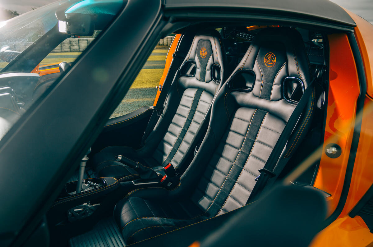 15 Lotus Exige Spot 390 Final 2021 RT front seats