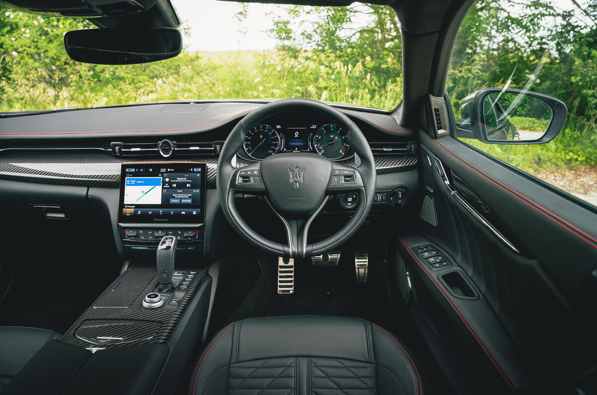 15 Maserati Quattroporte trofeo 2021 RT dashboard