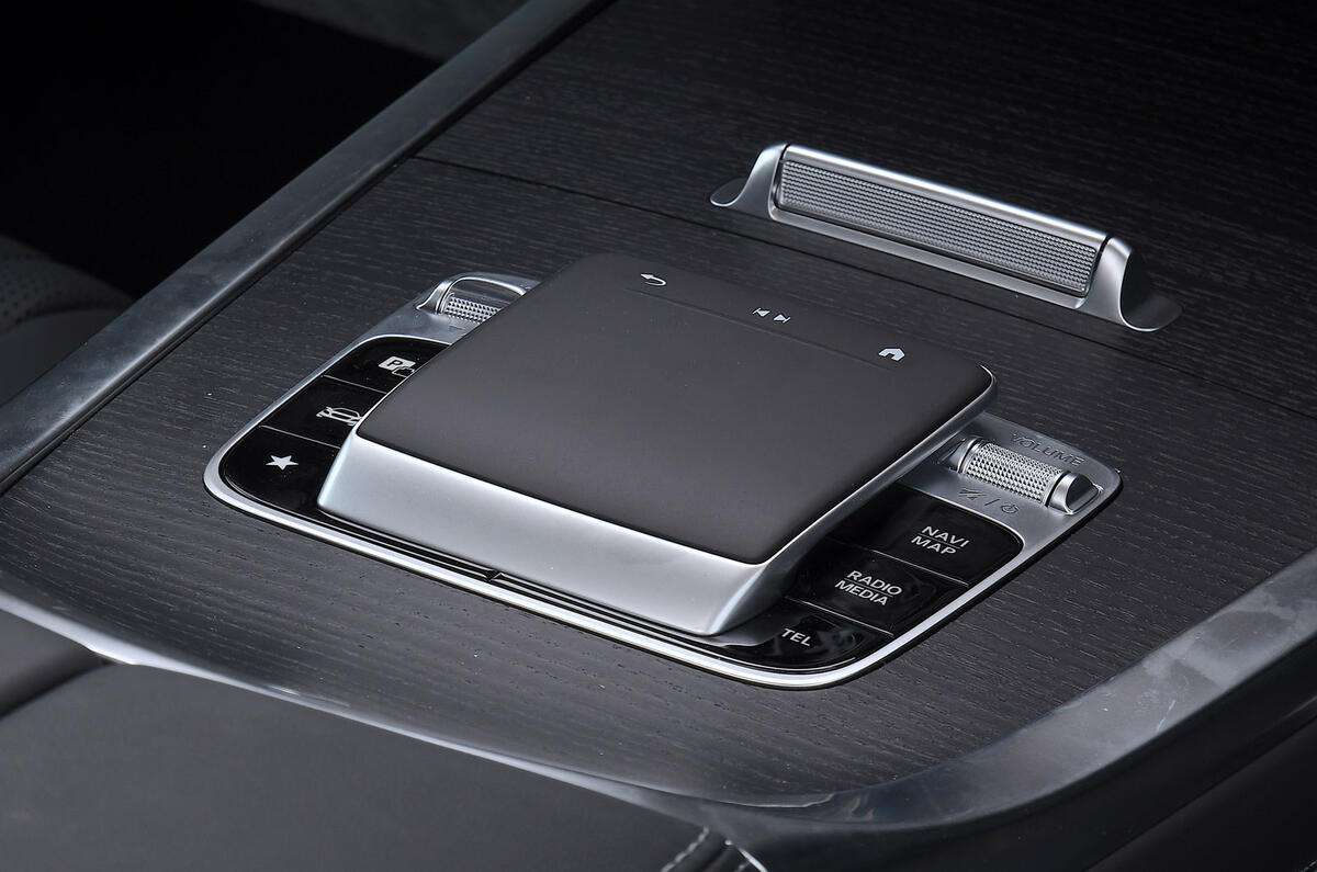 15 Mercedes G500 G Wagen 2024 review touchpad