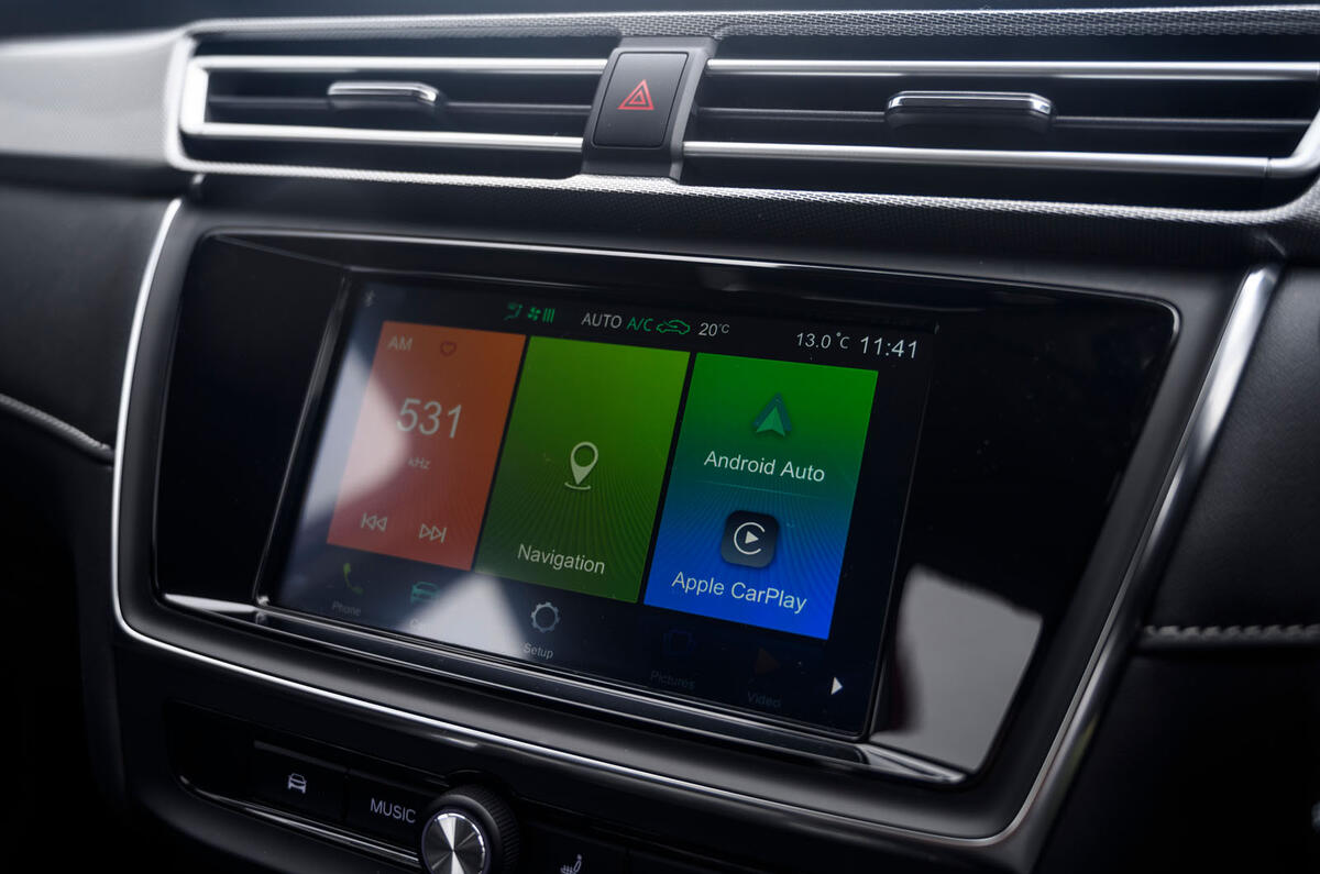 MG 5 SW EV 2020 Road test review - infotainment