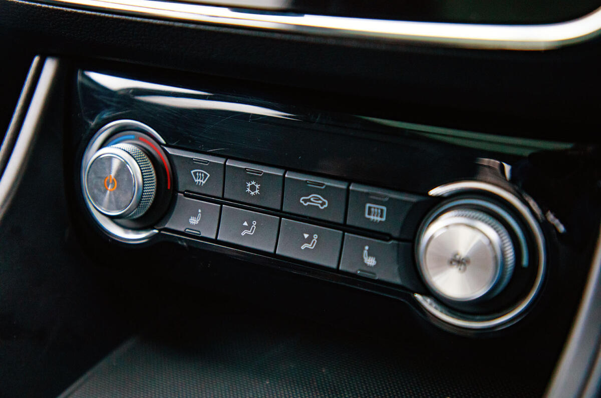 MG ZS EV 2019 road test review - climate controls