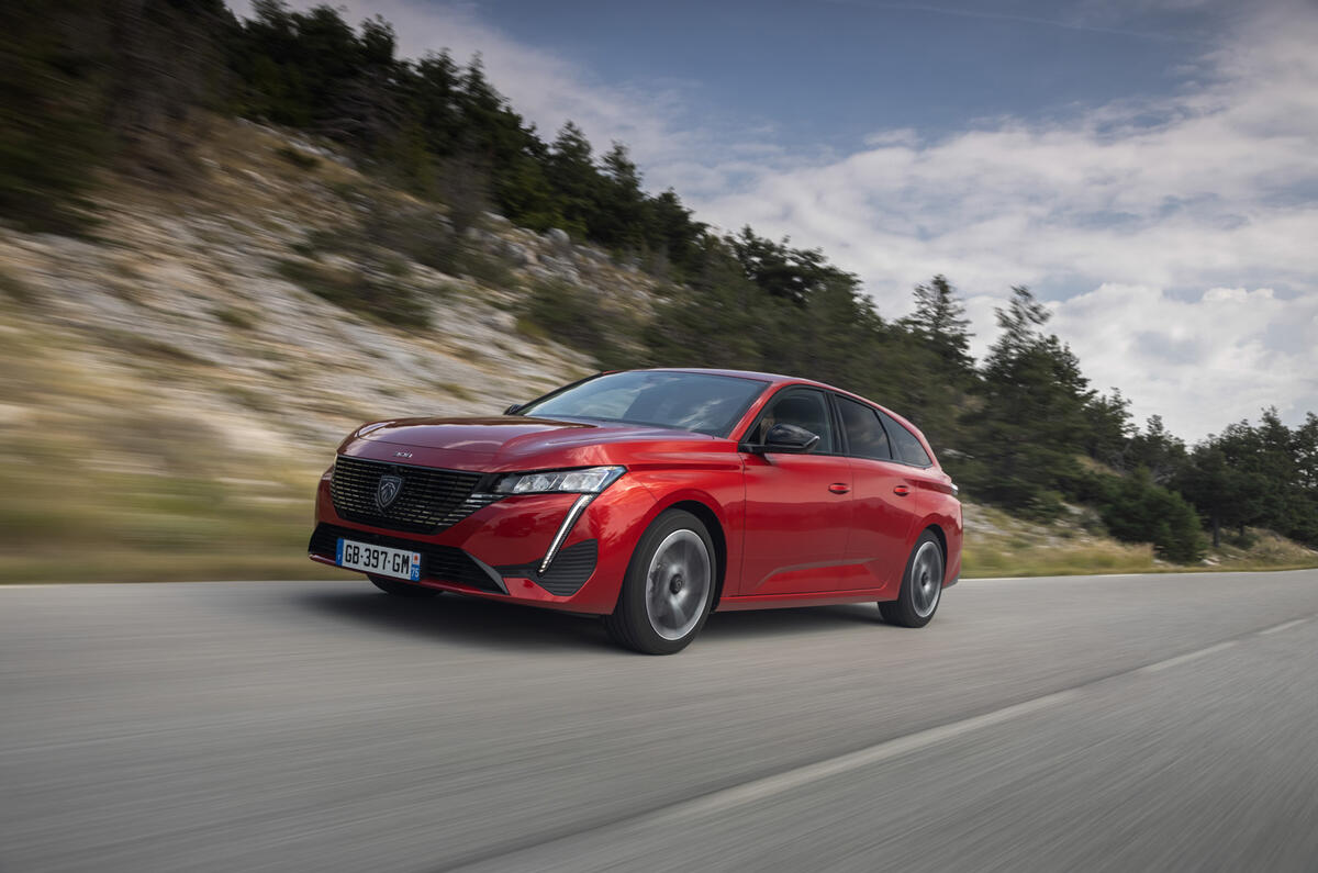 15 Peugeot 308 SW 2021 first drive on road front 15 Peugeot 308 SW 2021 first drive on road front