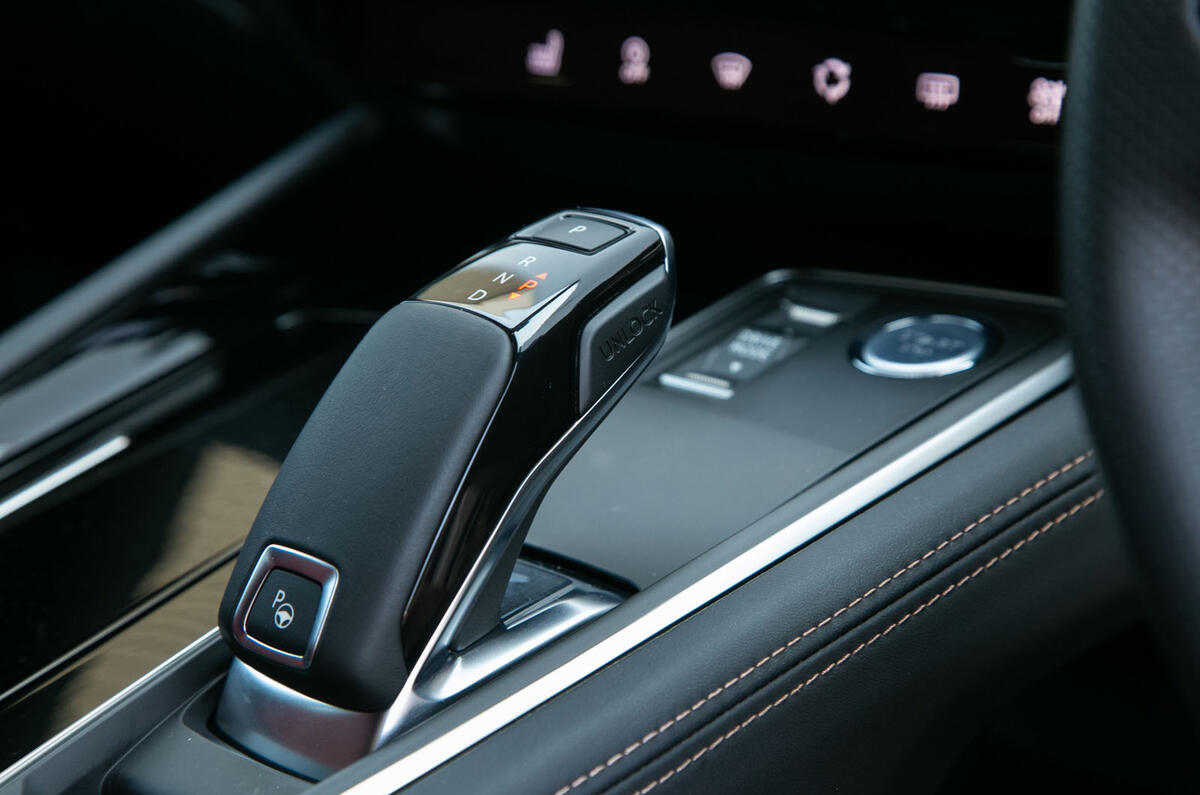Peugeot 508 SW 2019 review - centre console