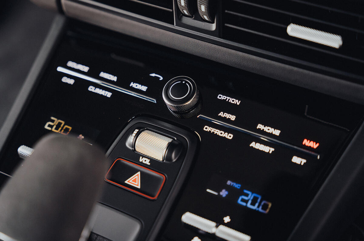 15 Porsche Cayenne Turbo GT buttons