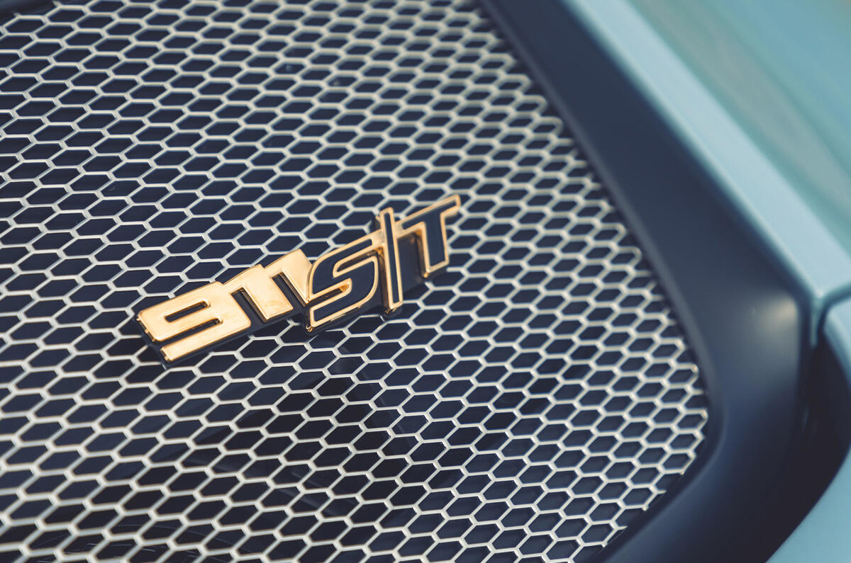 15 Porsche 911 S:T 2024 gold badge 15 Porsche 911 S:T 2024 gold badge