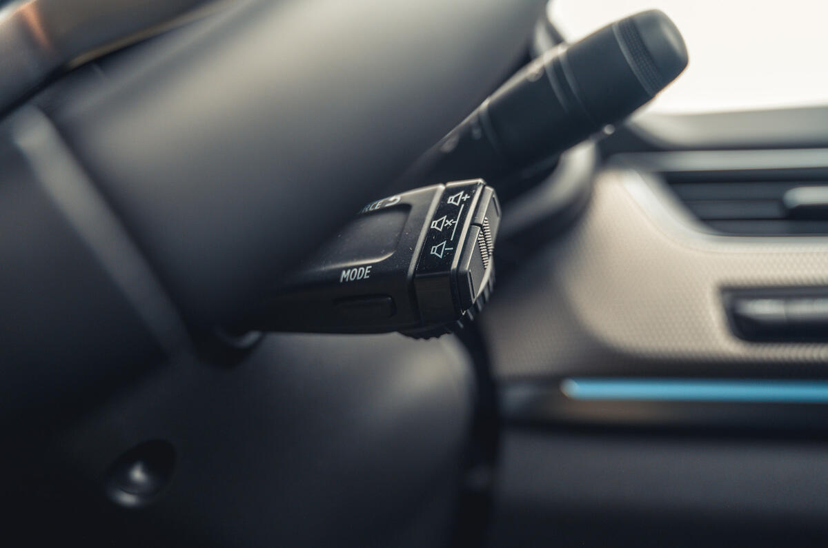 15 Renault Arkana 2021 road test review infotainment controls 15 Renault Arkana 2021 road test review infotainment controls