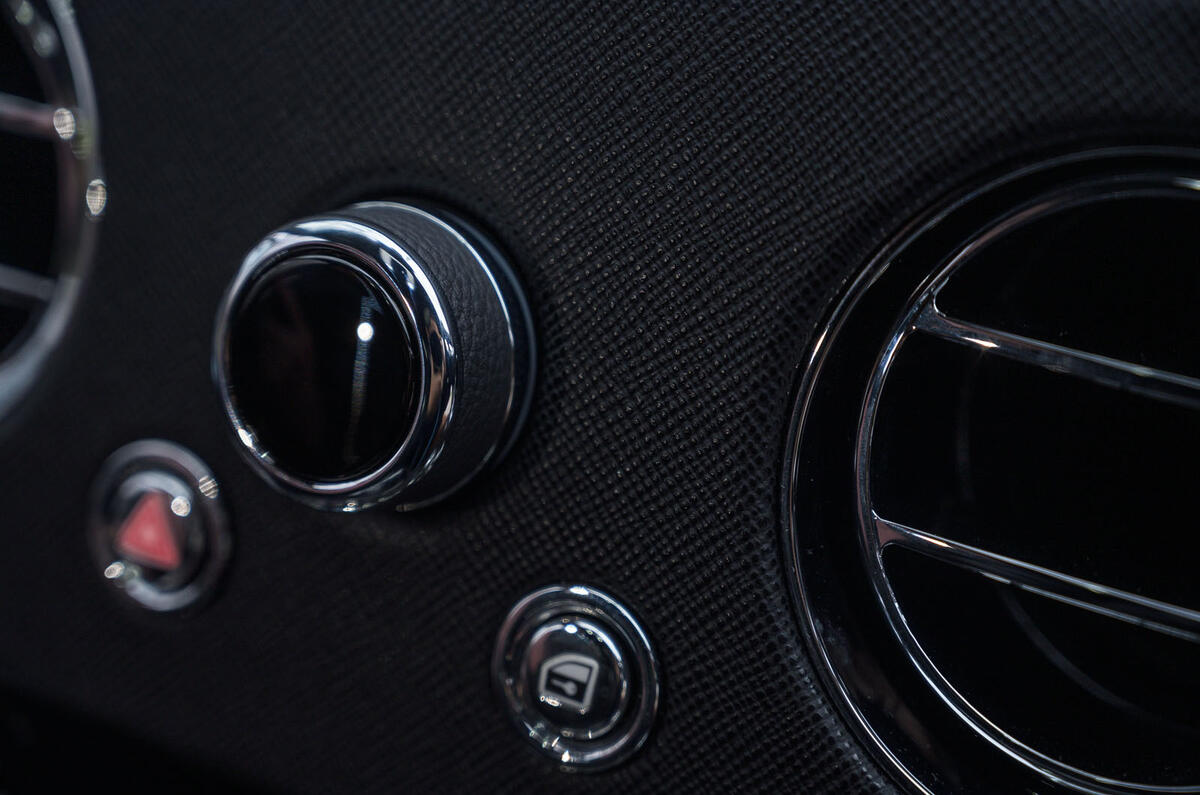 Rolls Royce Cullinan 2020 road test review - dashboard trim