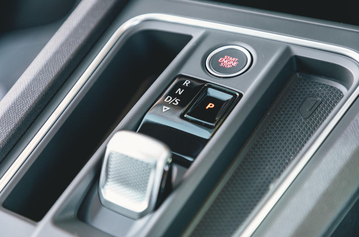 Seat Leon eHybrid 2020 road test review - centre console