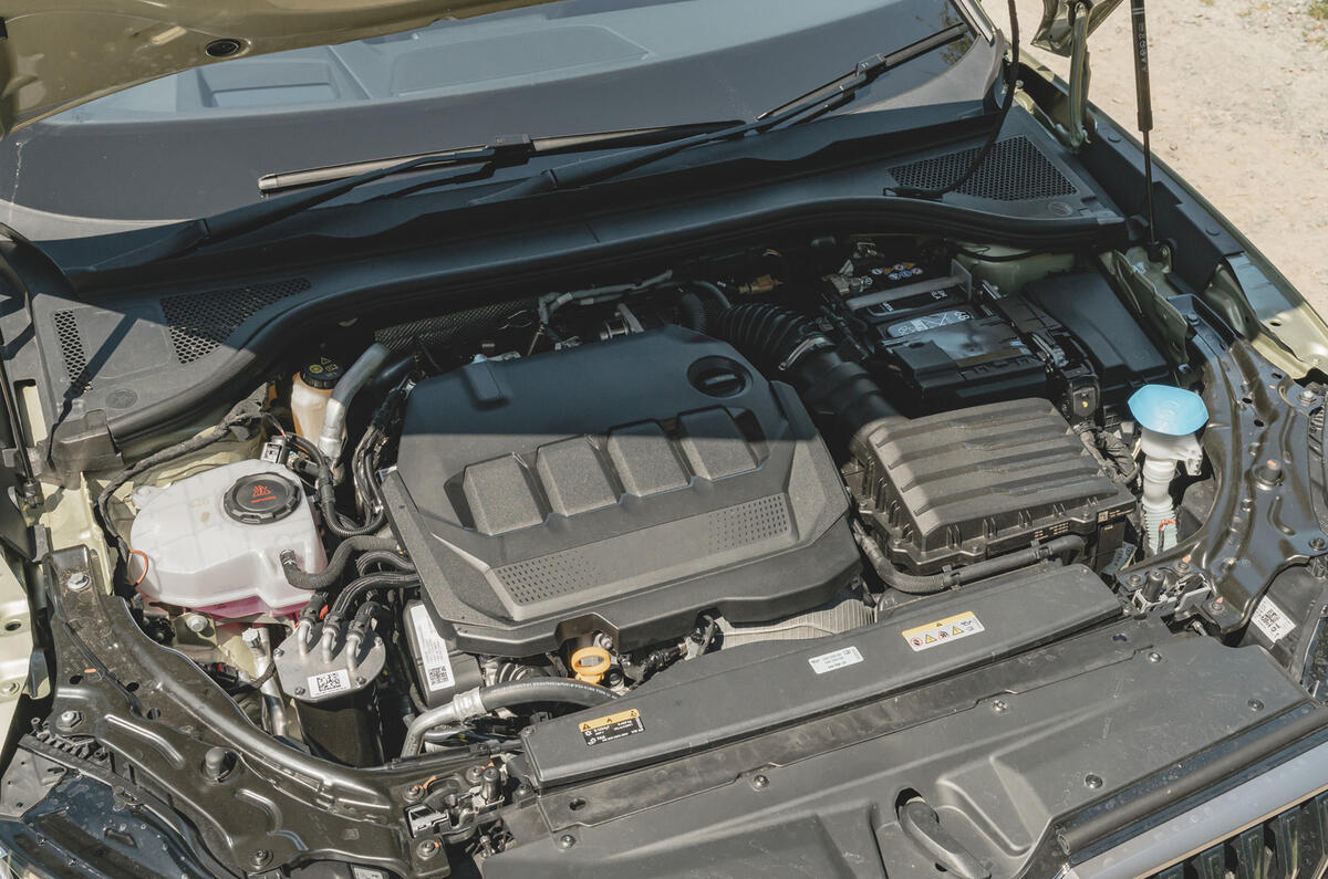15 Skoda Superb 2024 moteur