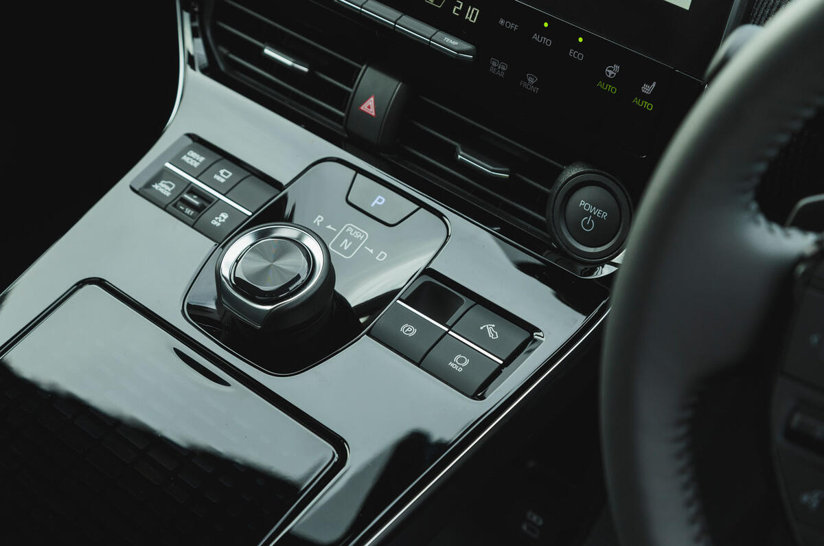 15 Subaru Solterra RT 2023 gear selector buttons