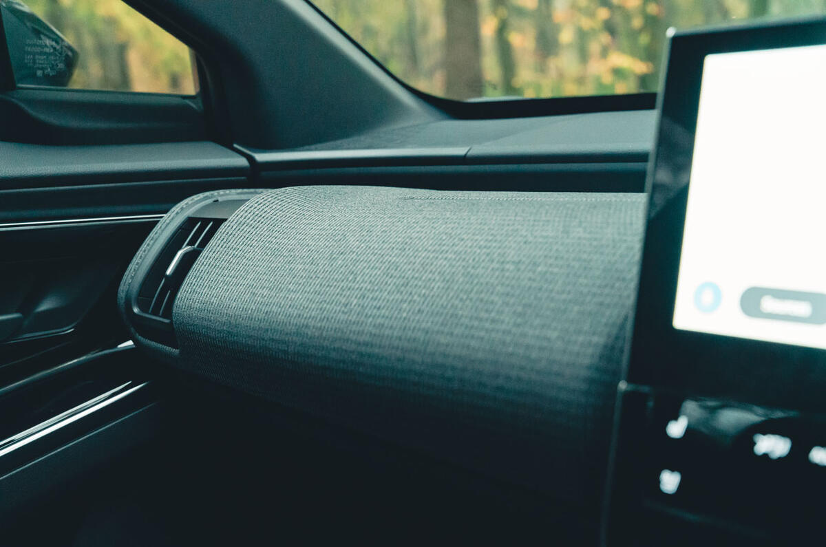 15 Toyota bZ4X AWD RT 2023 dash trim