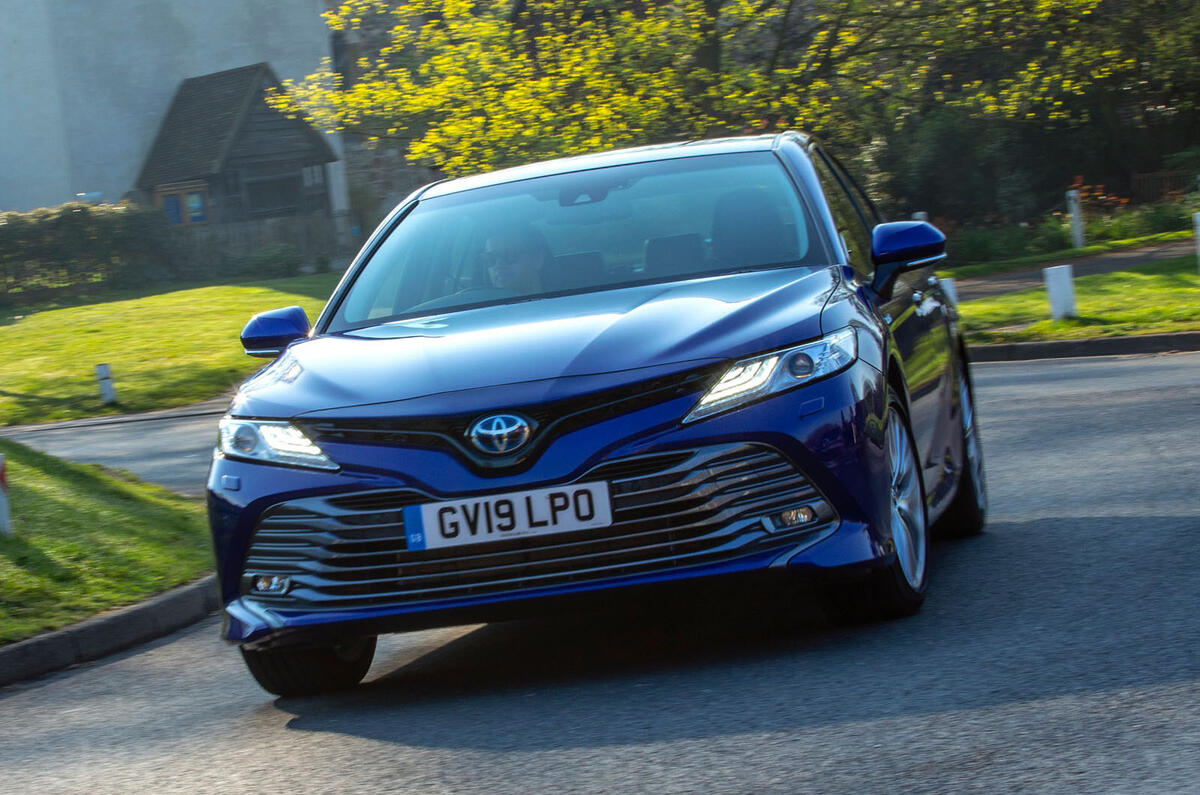 Toyota Camry 2019 review - cornering