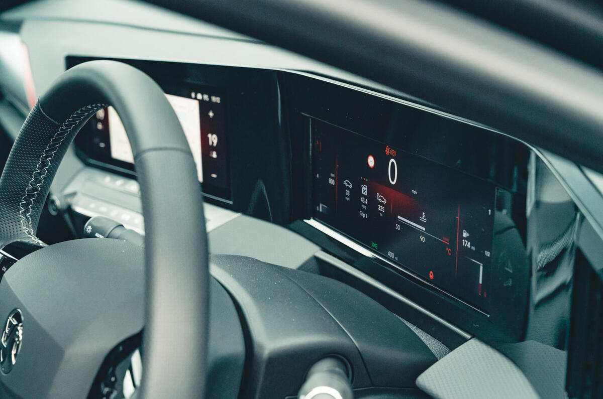 15 Vauxhall Opel Astra RT 2022 pure panel