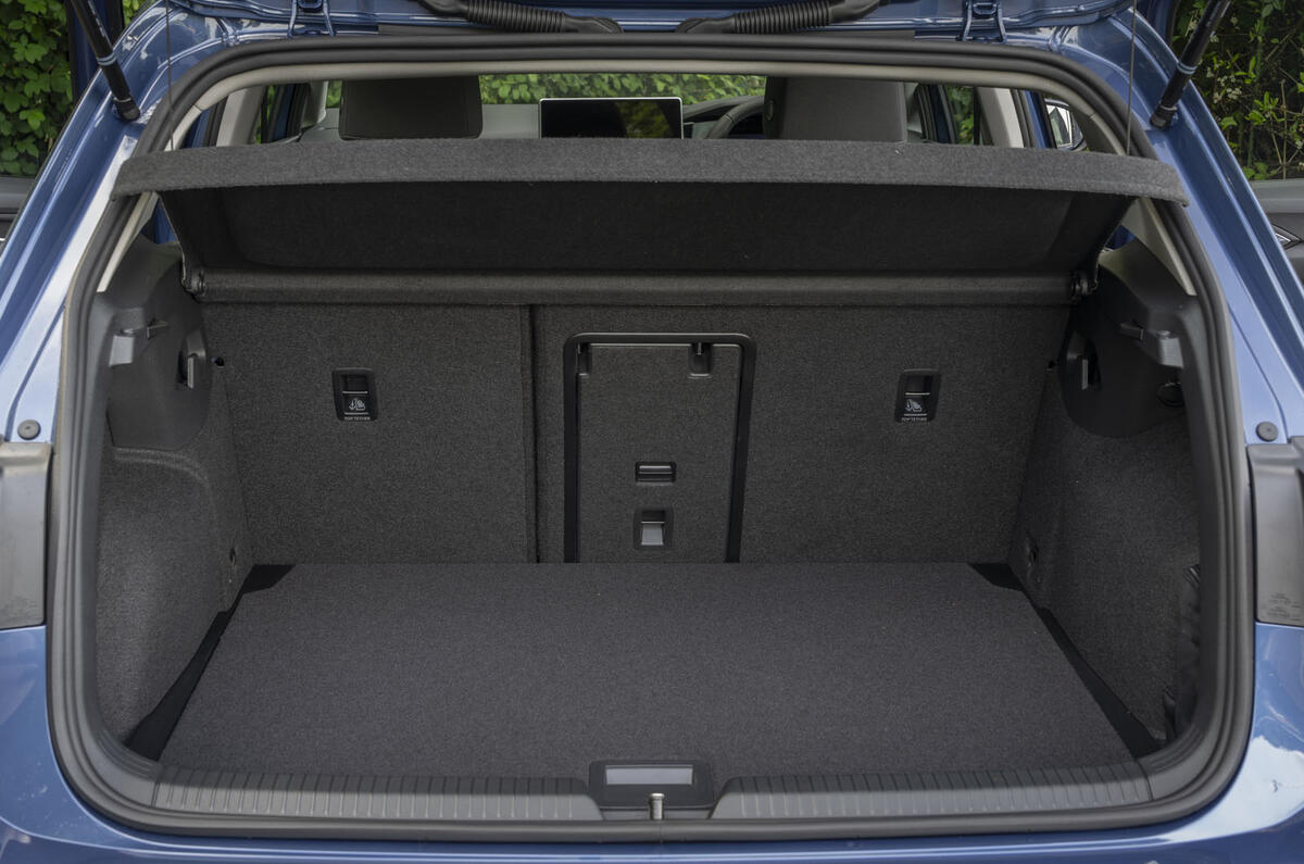 15 Volkswagen Golf Mk85 2024 review boot