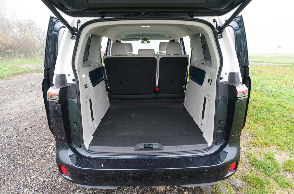 15 VW ID Buzz RT 2023 boot without tray