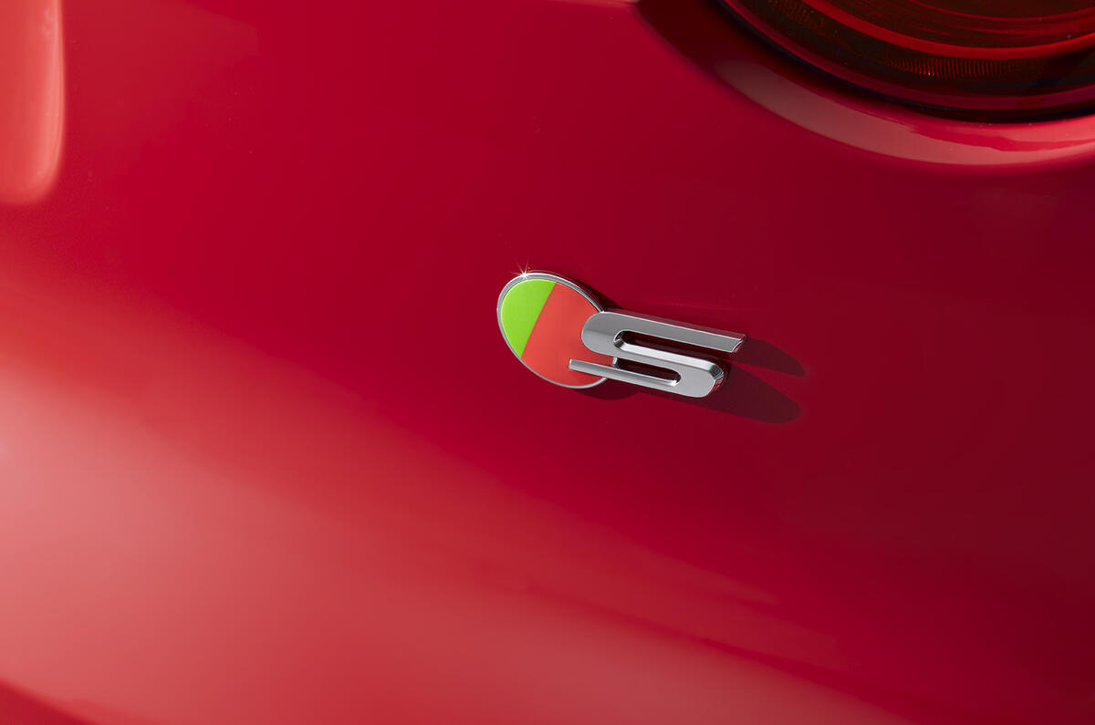 Jaguar F-type coupe revealed