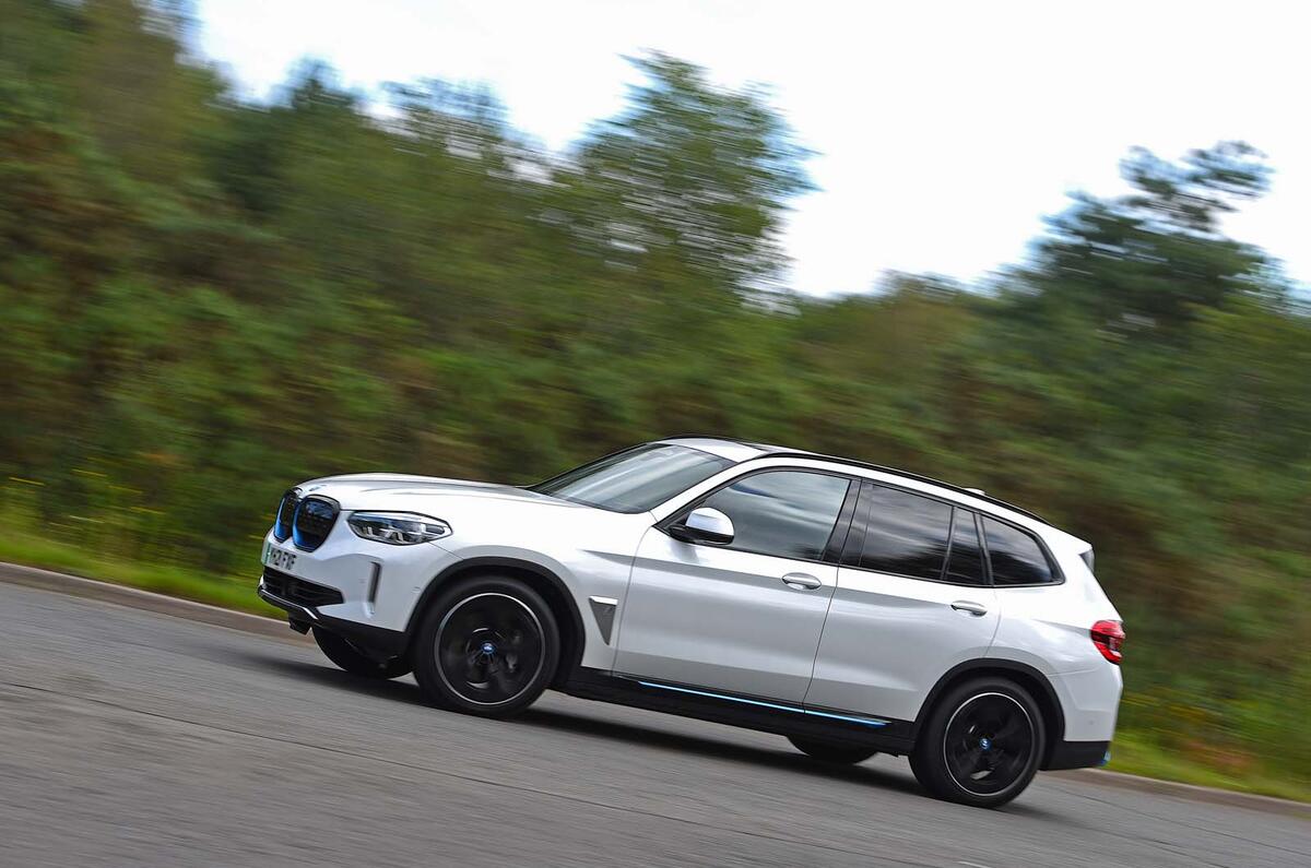 16  BMW iX3 2021 FD Sidepanning 16  BMW iX3 2021 FD Sidepanning