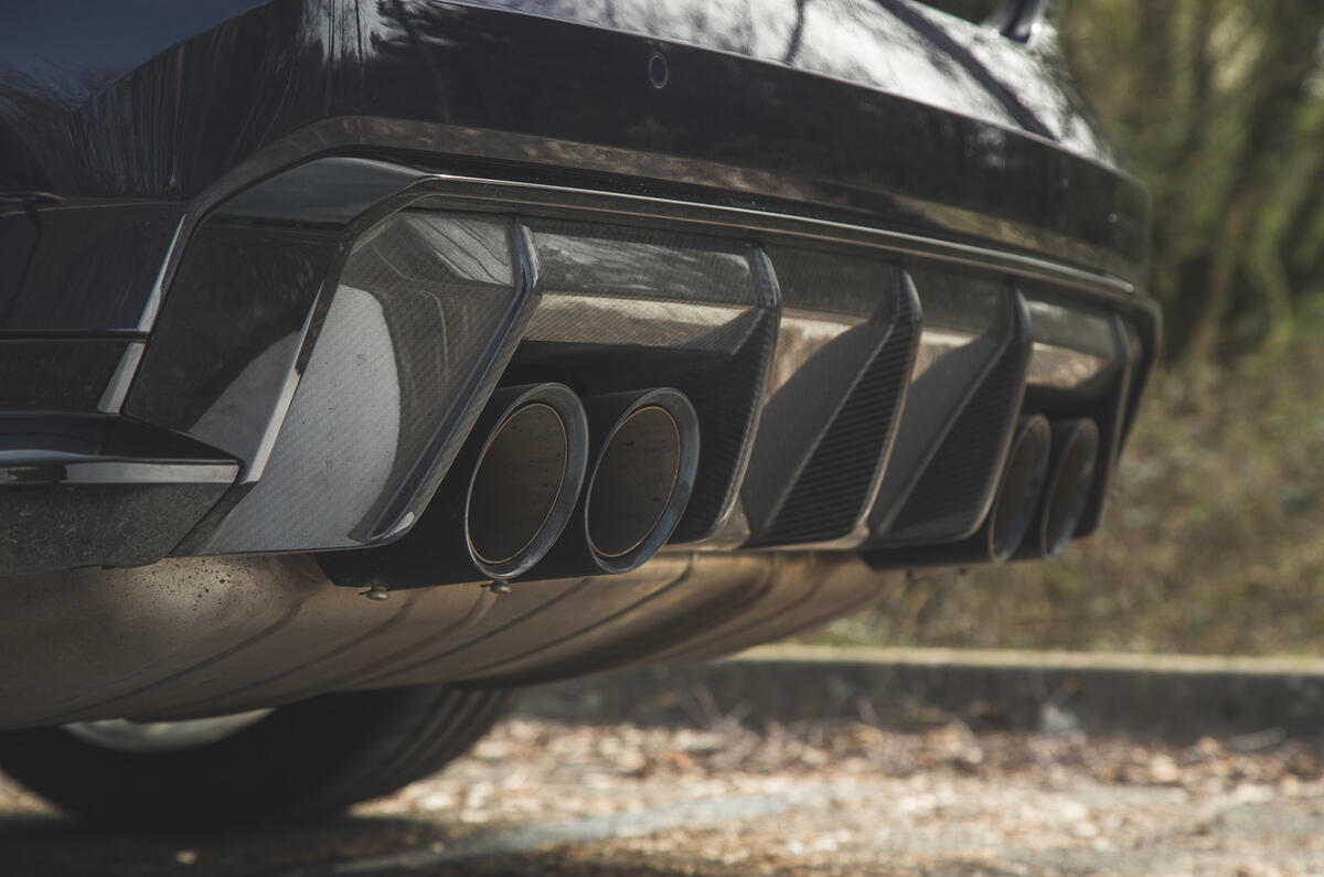 16 BMW M4 Competition 2021 RT rear exhausts