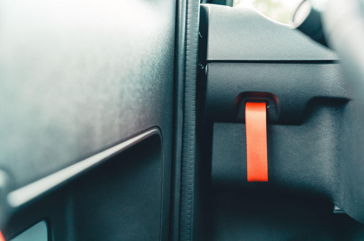 16 Citroen Ami RT 2023 door pull