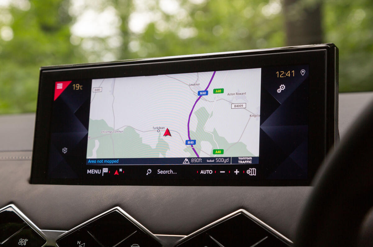 DS 3 Crossback 2019 road test review - infotainment