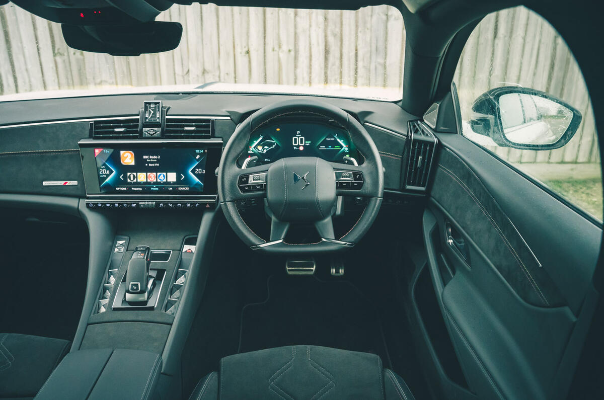 16 DS 9 2022 road test review dashboard